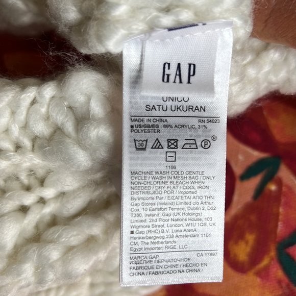 Gap cable knit mittens New with tag - Picture 8 of 9
